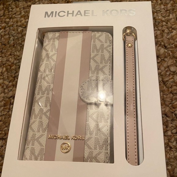 Michael Kors Accessories - iPhone case/wallet